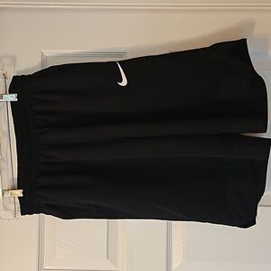 Nike boys basketball shorts, size medium, black